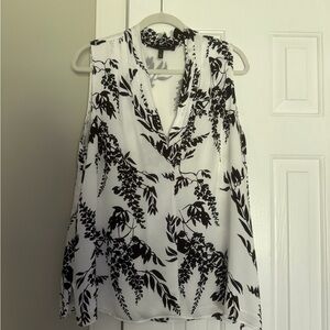 White House Black Market Black & White Floral Sleeveless Blouse